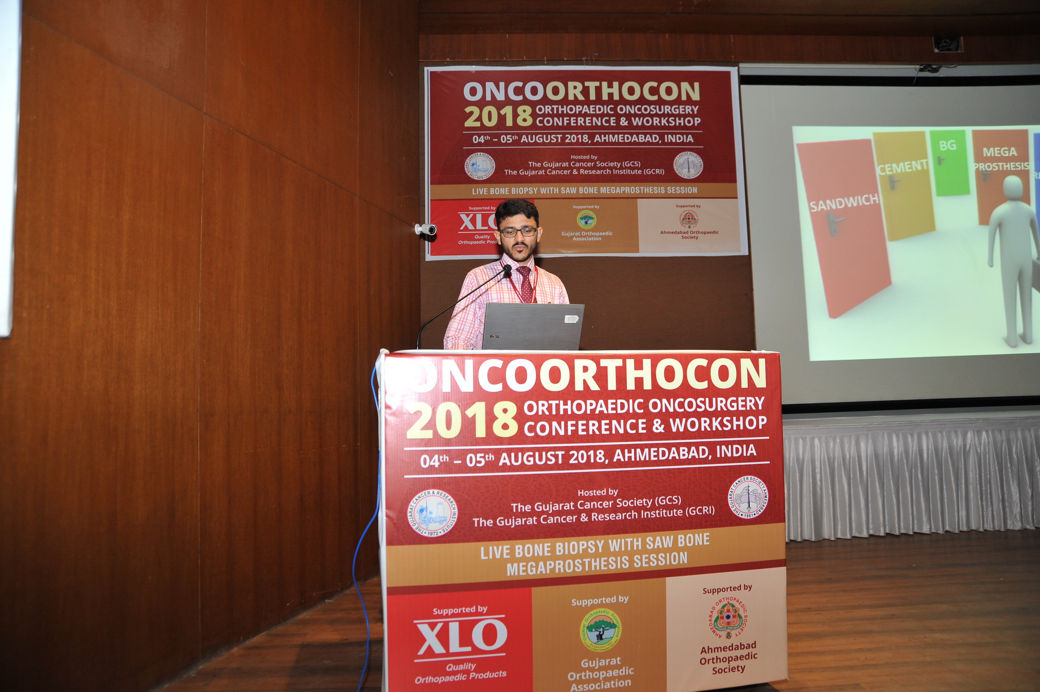 Dr Rajat delivering a talk on Giant Cell Tumours at OncoOrthocon-2018 at Ahmedabad (1)