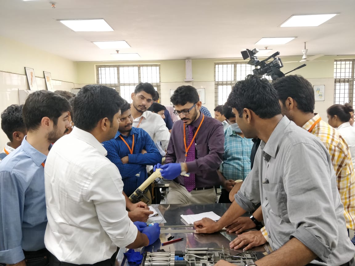 Dr Rajat demonstrating the surgical technique of megaprosthesis to Orthopaedic Surgeons